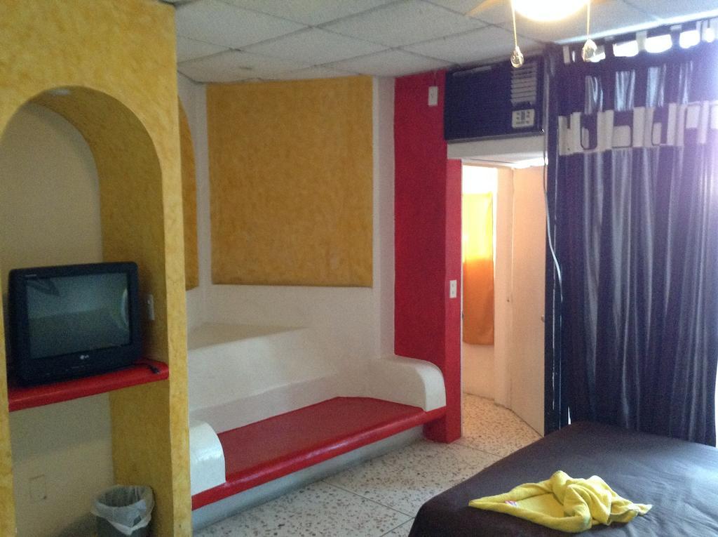 זיהואטנחו Hotel Arturo'S מראה חיצוני תמונה
